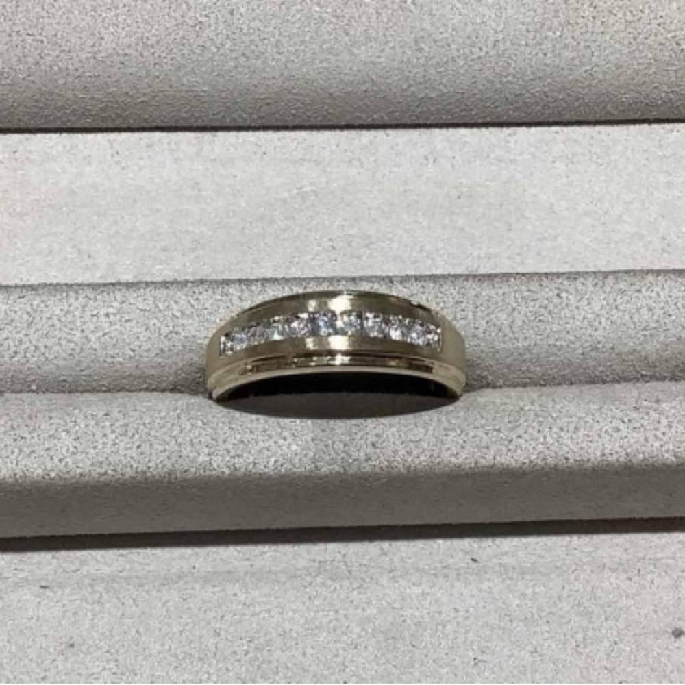 Men’s Diamond Wedding Band 1/4 ct tw 10k Yellow Gold